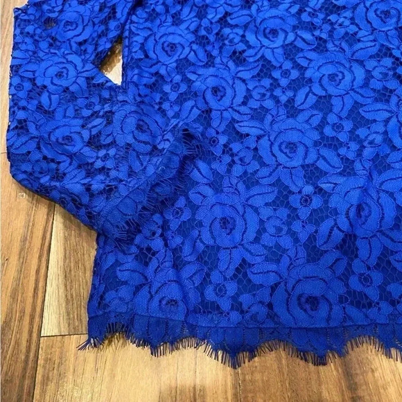 Diane Von Furstenberg Cobalt Blue Lace Top Size 0 EUC - Picture 4 of 13